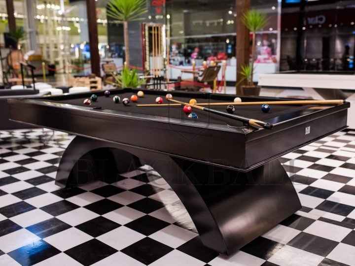 Conheça a mesa de sinuca BLACKBALL
