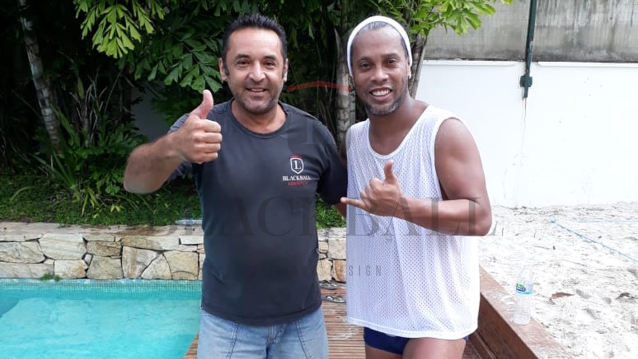 Mesa de sinuca BLACKBALL® de Ronaldinho Gaúcho