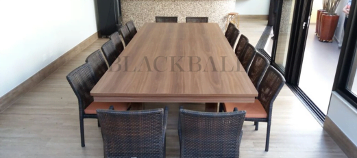 Mesa de sinuca e reunião para empresas